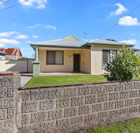 BAY YARD - large yard wifi family friendly. - Accommodation Main Beach