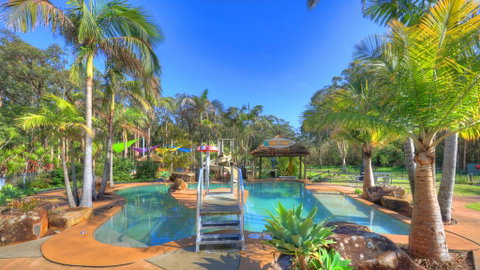 Bays Holiday Park - Accommodation Main Beach 1