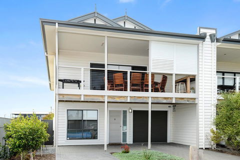 Bayside - Accommodation Main Beach 1