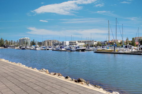 Bayswaterfront Apartments - Accommodation Main Beach 0