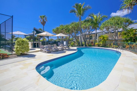 Beach Breakers Resort - Accommodation Main Beach 0