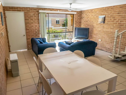 Beach Chalet 3 - Accommodation Main Beach 0