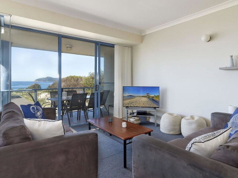 Beach Front Bliss - Accommodation Main Beach 0
