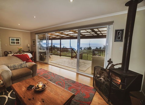 Beach House 'Aisling' - Accommodation Main Beach 0