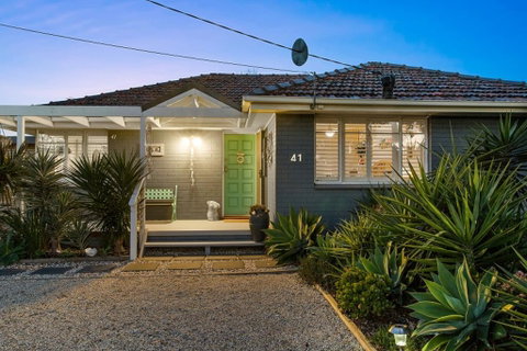 Beach House 41 - Accommodation Main Beach 1
