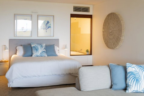 Beach Suites - Accommodation Main Beach 3
