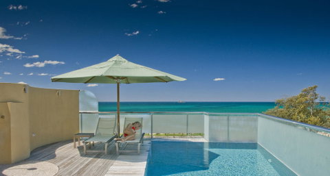Beach Suites - Accommodation Main Beach 0