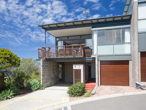 Beach View At One Mile', 8/26 One Mile Close - Infinity Complex Pool & WIFI - Accommodation Main Beach 0