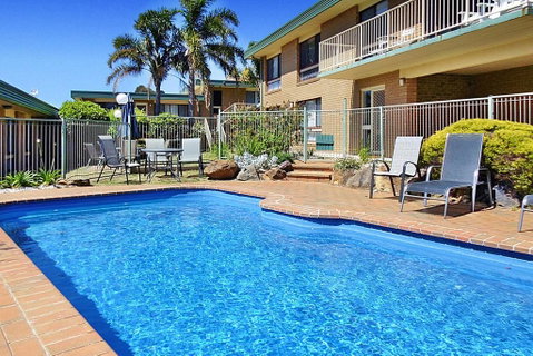 BEACHCOMBER1 - Accommodation Main Beach 0