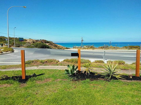 Beachfront Living! - Accommodation Main Beach 1