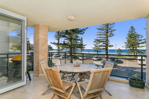 Beachfront On Golden Mile - Accommodation Main Beach 0