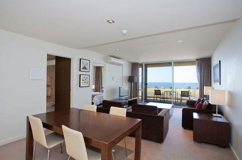 Beachfront Resort Torquay, Australia - Accommodation Main Beach 3