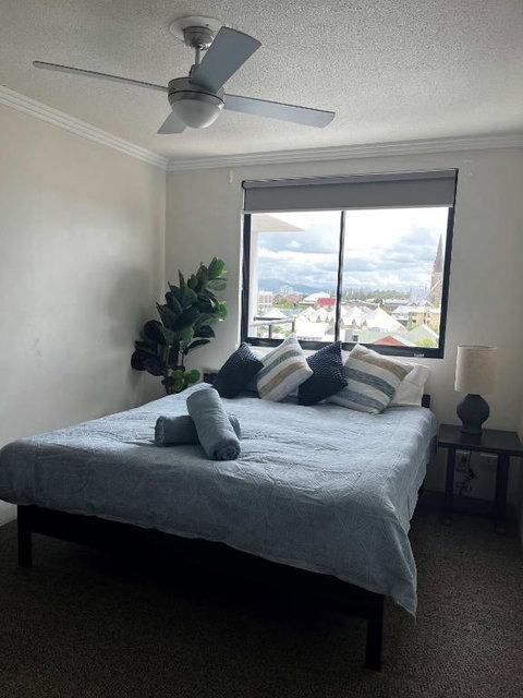 Republic Apartment - Accommodation Main Beach 1