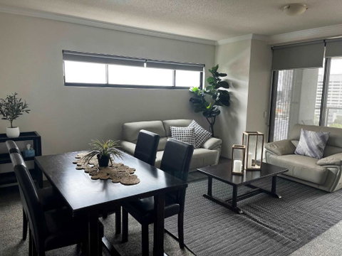 Republic Apartment - Accommodation Main Beach 2