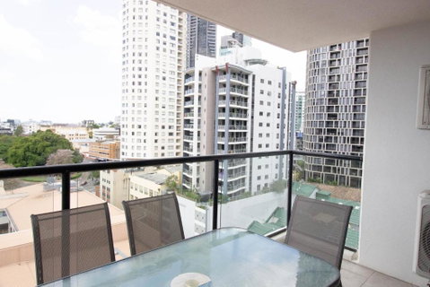 Republic Apartment - Accommodation Main Beach 3