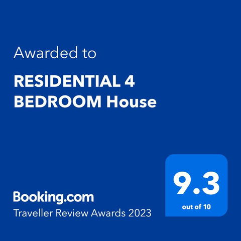 RESIDENTIAL 4 BEDROOM House - Accommodation Main Beach 1