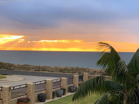 Relaxing Getaway Beachfront Access Multi Family Pets Mandurah - Accommodation Main Beach 1