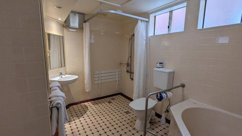 River Motel - Accommodation Main Beach 1