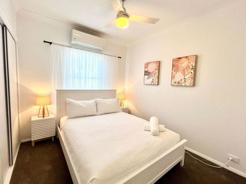 Renovated Queenslander - Upstairs 2km To Stadium - Accommodation Main Beach 3