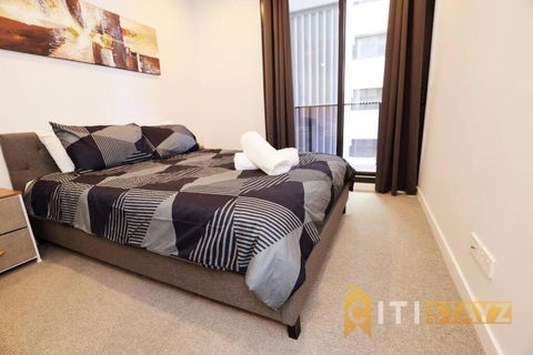 Red Rose Retreat - 1bd 1bth 1CarSp Apt - Accommodation Main Beach 1