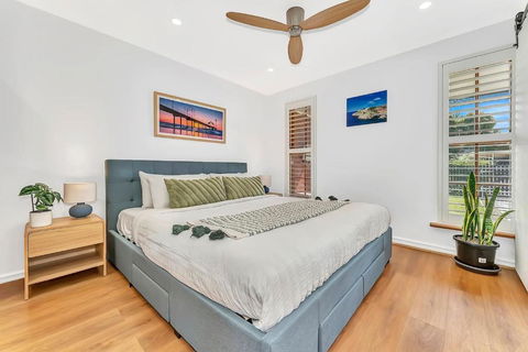 Redbrick Retreat - Generous Coastal Escape - Accommodation Main Beach 2