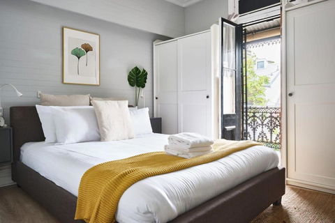 Redfern Classic Terrace - Parking And Balcony - Accommodation Main Beach 2