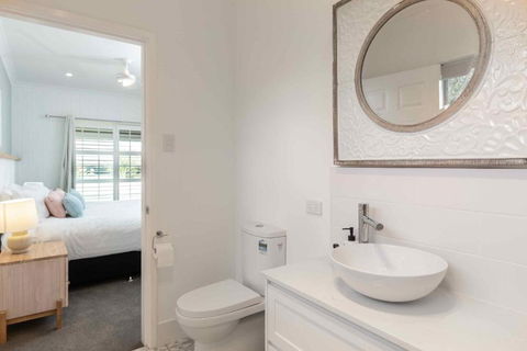 Redims Hill Cottage - Accommodation Main Beach 2