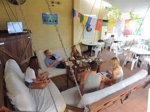 Reef Lodge Backpackers - Accommodation Main Beach 3