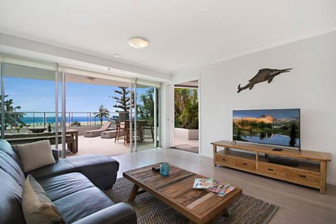 Reflections 202 - Accommodation Main Beach 2