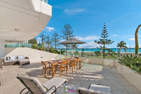 Reflections 202 - Accommodation Main Beach 0