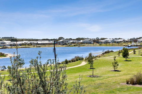 REFLECTIONS At Lonsdale - Accommodation Main Beach 1