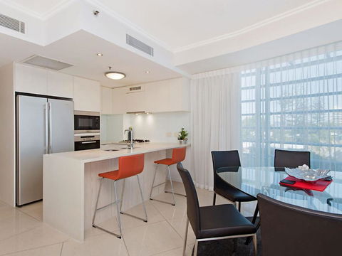 Reflections Tower 2 Unit 401 - Accommodation Main Beach 3