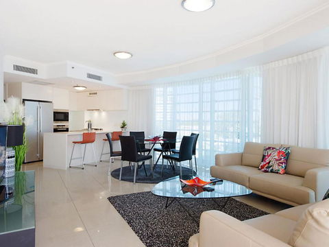 Reflections Tower 2 Unit 401 - Accommodation Main Beach 2