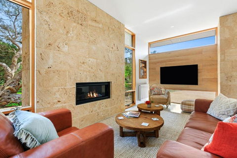 REFRESH At Lonnie - Accommodation Main Beach 0