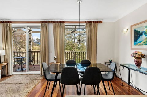 Refreshing Valley Escape - Accommodation Main Beach 1