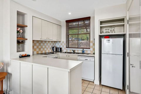 Refreshing Valley Escape - Accommodation Main Beach 3