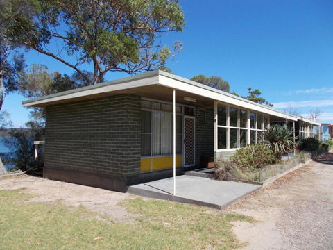Regatta Point Holiday Park - Accommodation Main Beach 2