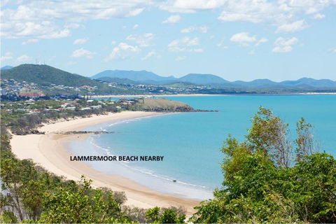 RELAX @48 CLOSE TO BEACH Sleeps 7 - Accommodation Main Beach 1