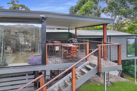 Relax At Goughs Bay - Accommodation Main Beach 3