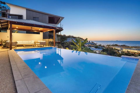 Relax & Daydream At 2 Elementa - Accommodation Main Beach 0