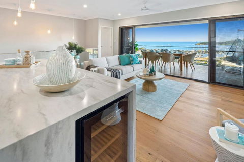 Relax & Daydream At 2 Elementa - Accommodation Main Beach 3