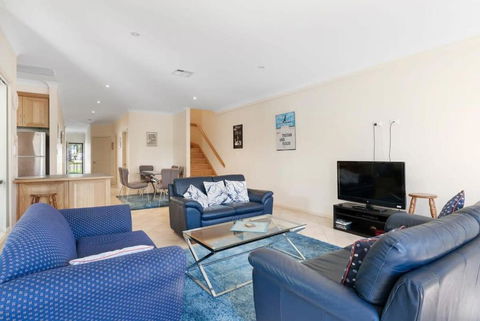 Relax On Charles St - 4A Charles Street Port Elliot - BYO Linen - Accommodation Main Beach 1