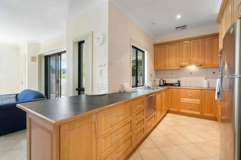Relax On Charles St - 4A Charles Street Port Elliot - BYO Linen - Accommodation Main Beach 3