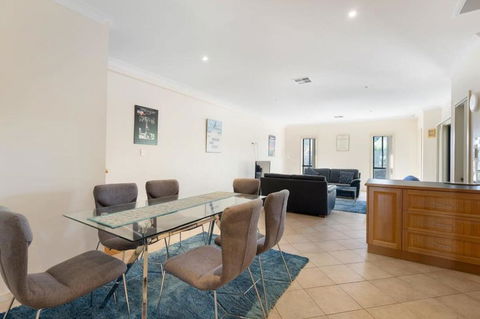 Relax On Charles St - 4A Charles Street Port Elliot - BYO Linen - Accommodation Main Beach 2