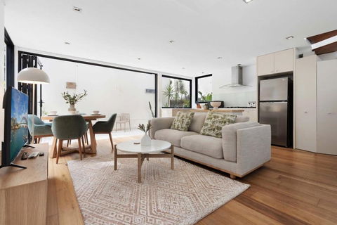 Relaxed Beachside Townhouse - Accommodation Main Beach 0