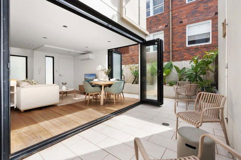 Relaxed Beachside Townhouse - Accommodation Main Beach 2