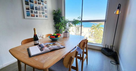 Relaxed Coastal Living With Fantastic Sea Views - Accommodation Main Beach 0