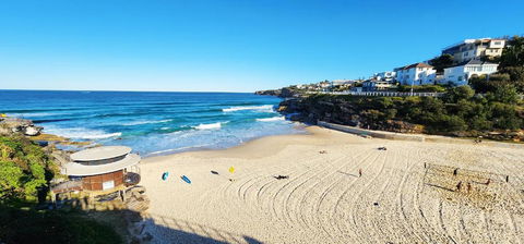 Relaxed Coastal Living With Fantastic Sea Views - Accommodation Main Beach 3