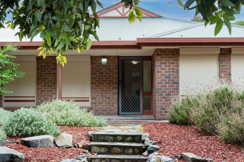 Relaxing Holiday Home Pets Are Welcome - Accommodation Main Beach 0
