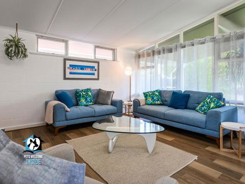 Renovated 3BR One Street To Beach - Accommodation Main Beach 1